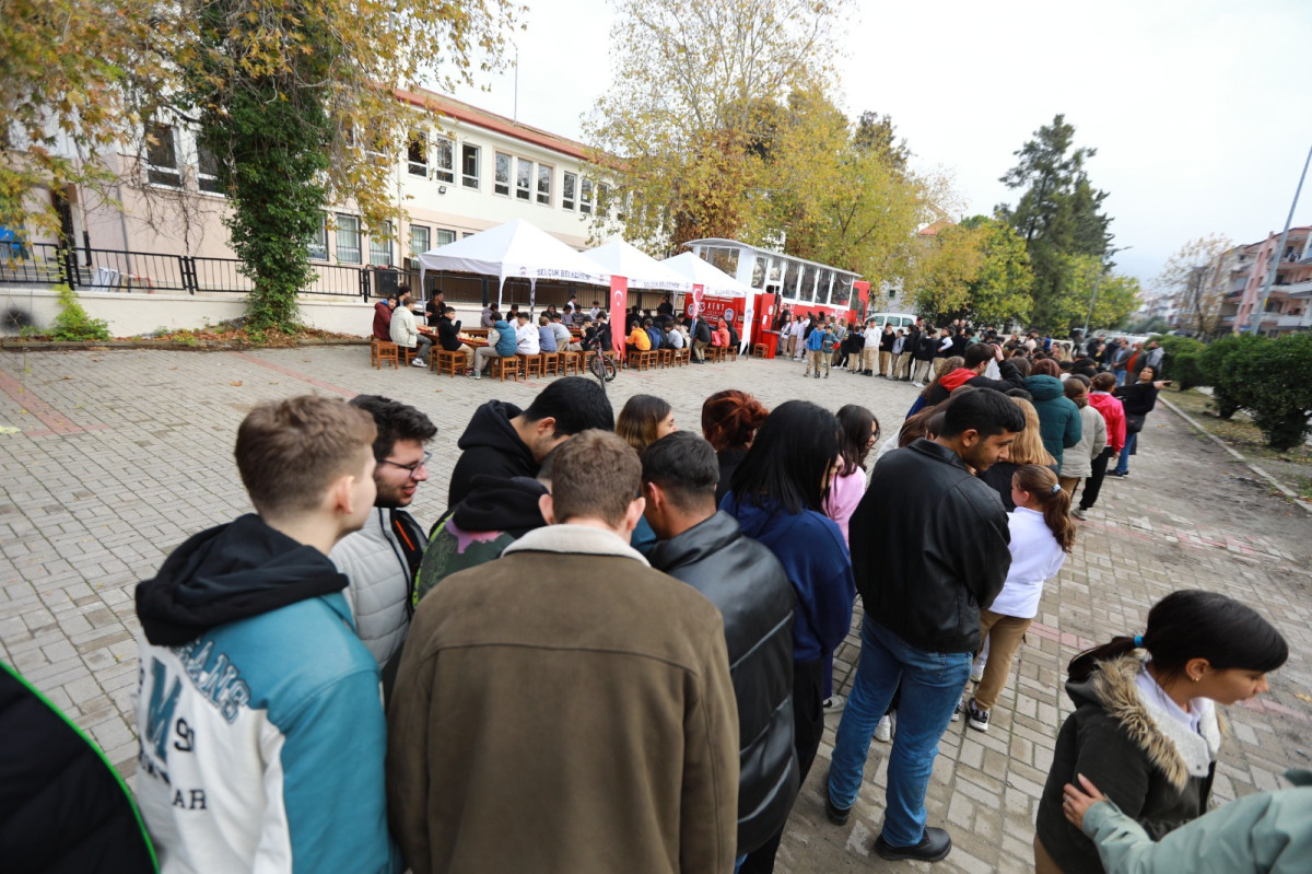 Efes Selçuk’ta Her Şey Çocuklar İçin: Öğrenci Otobüsü Büyük İlgi Gördü